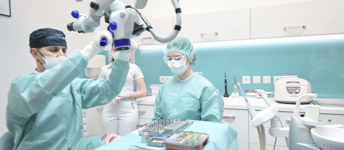 Crown on dental implant